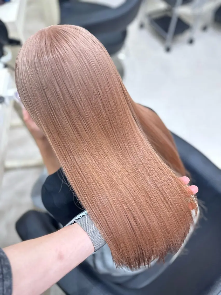 カラー ヘアアレンジ 艶カラー/ハイトーン /レイヤーカットのヘアスタイル