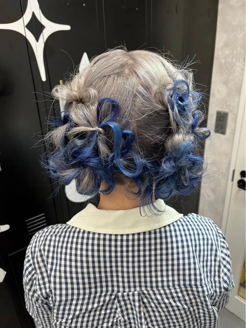 ロング カラー ヘアアレンジ デザインカラー メンズウルフ🐺♡ ブリーチ♡ヘアメ🎀のヘアスタイル