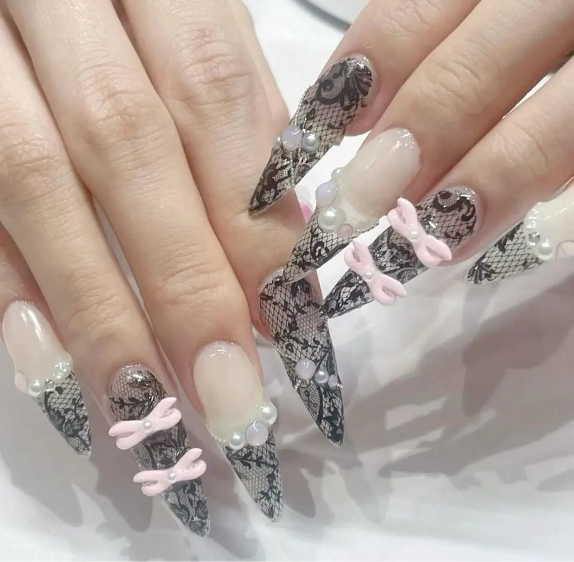 ネイル チークネイル ドット フットネイル フレンチネイル グラデーション ハンドネイル ハンドケア Nihonthy Nail 新宿のネイルデザイン