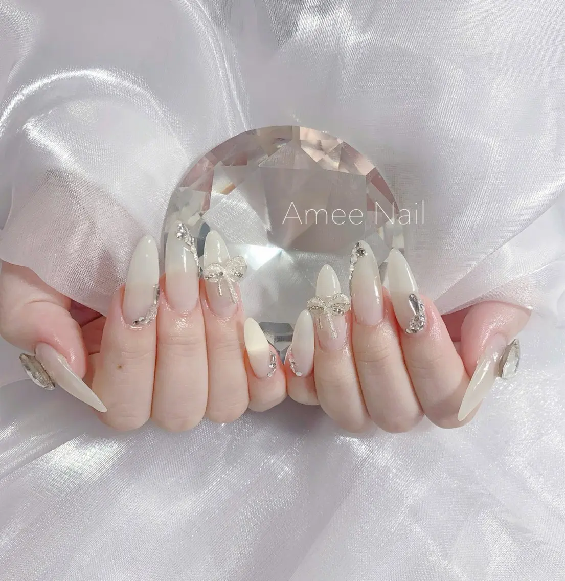 ネイル オーロラネイル クリアネイル フラッシュネイル ジェルネイル グラデーション ハンドネイル Amee Nail Salonのネイルデザイン