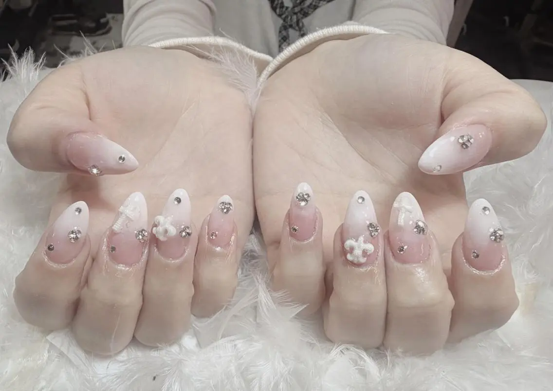 ミディアム ハンドネイル 💅 リリアのネイルデザイン
