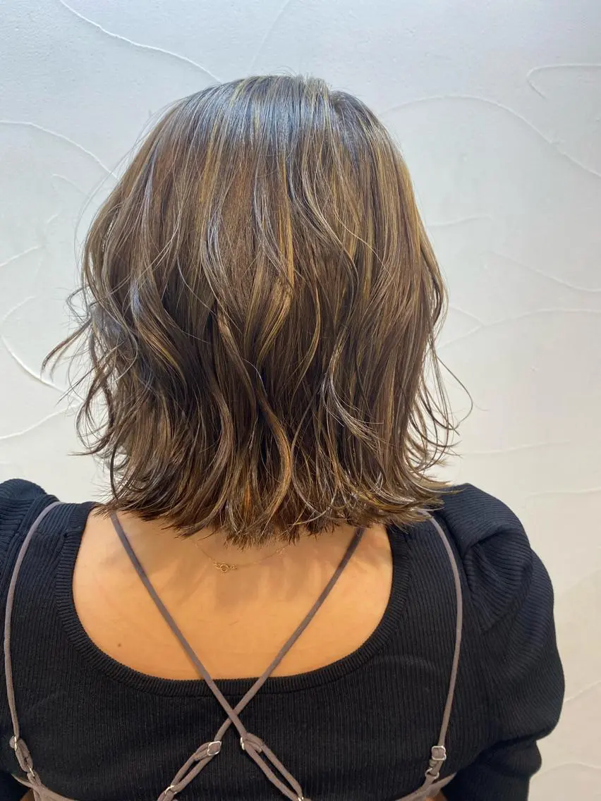 🌈白髪ぼかしカラーにも🌿ケアブリーチハイライトカラーの写真