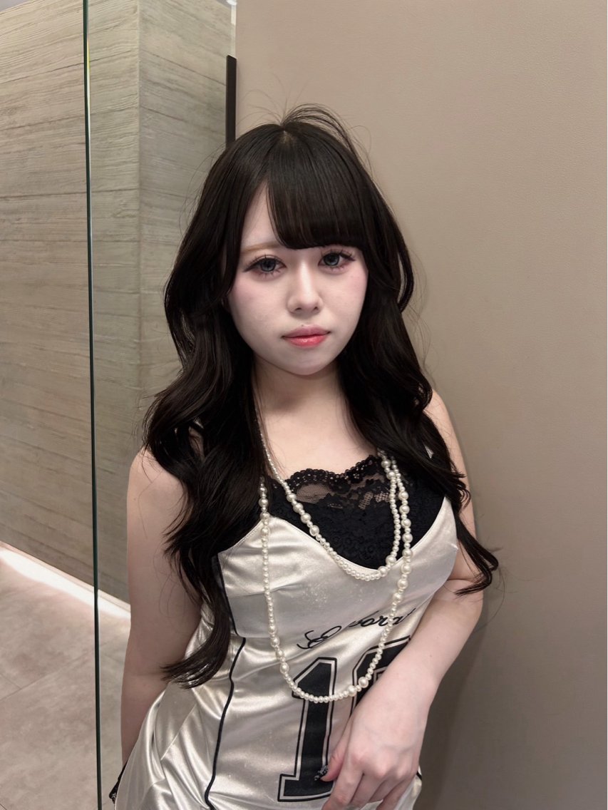 ‪†‬ AISAのヘアスタイル