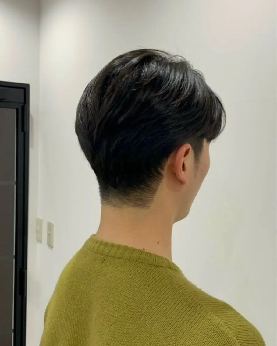 ショート メンズ センターパート ツーブロック 刈り上げ カット ヘッドスパ ニシザカ マナのヘアスタイル