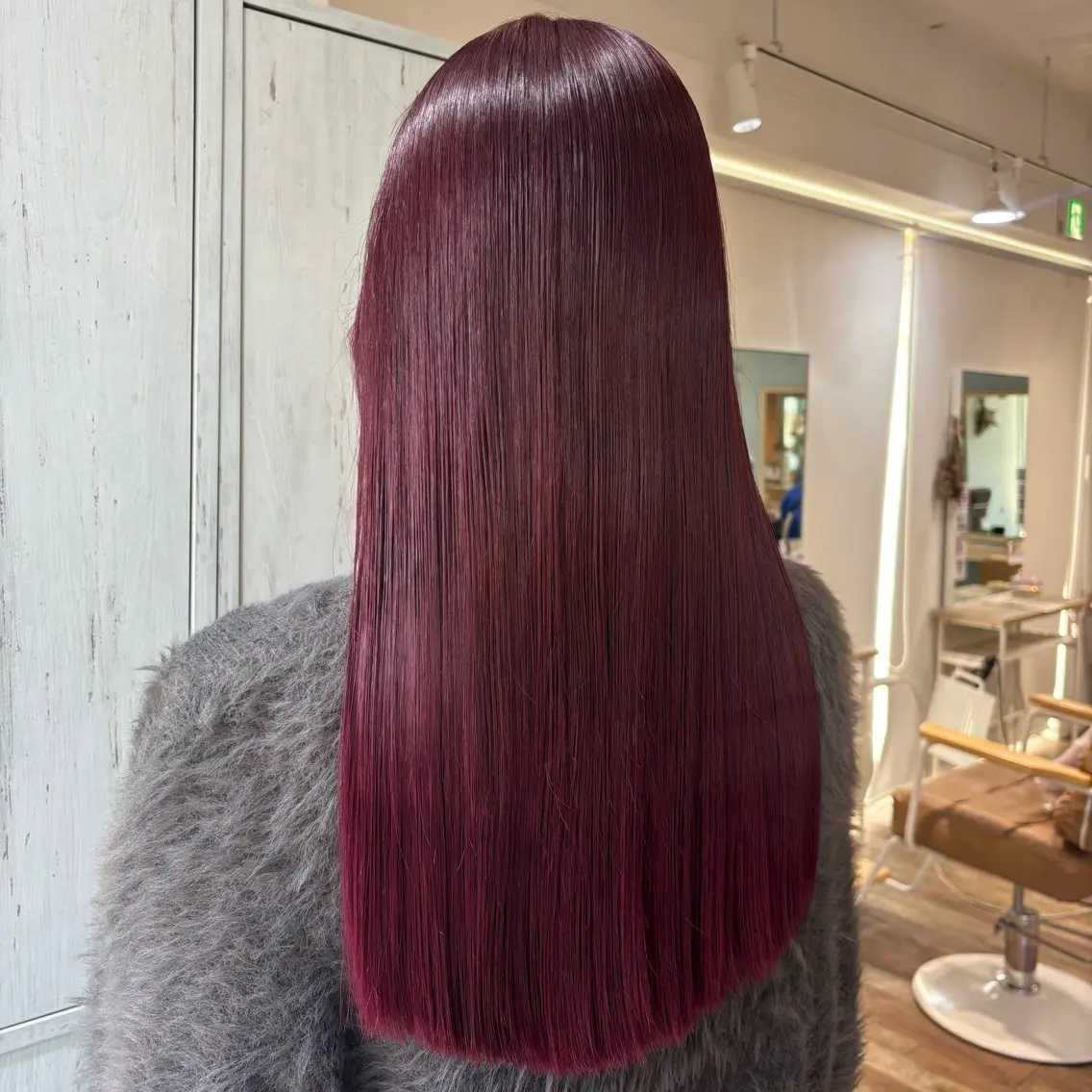ロング カラー ボルドーカラー レッドカラー カット ヘアカラー トリートメント yusa/暖色カラー /ワインレッド/赤髪のヘアスタイル