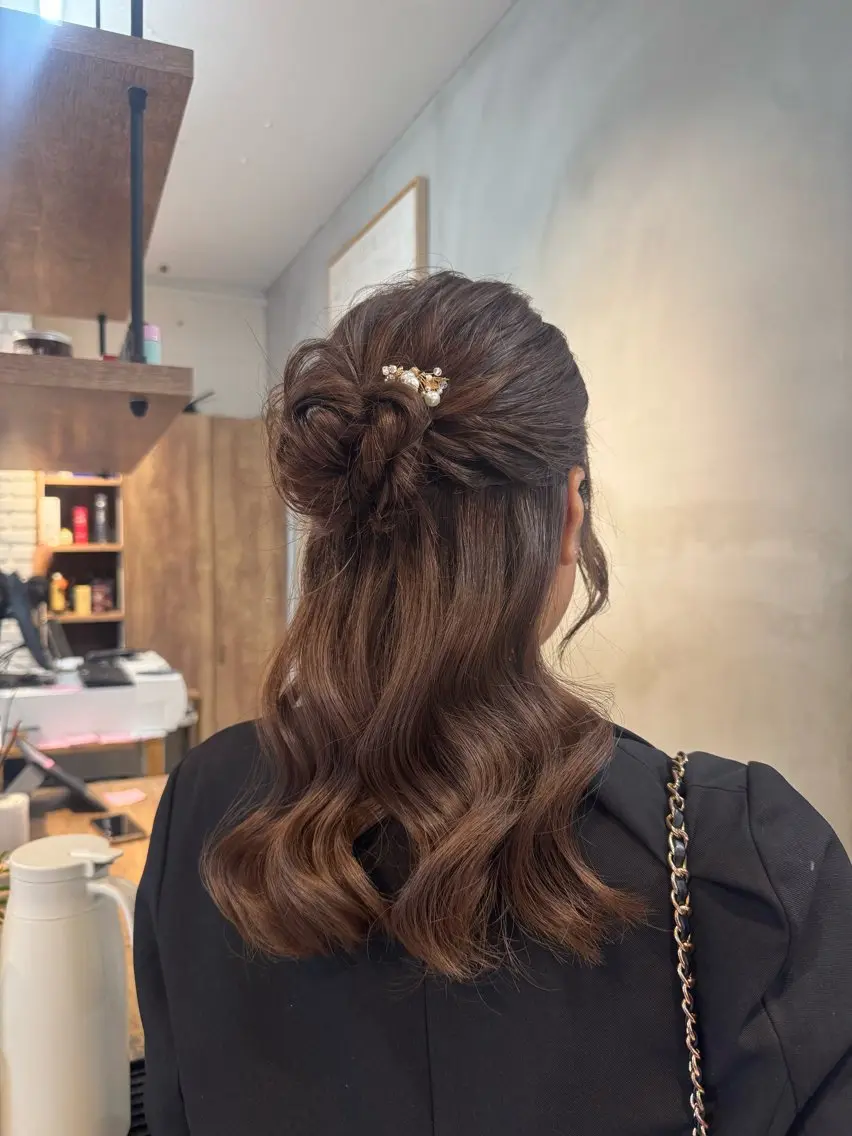 セミロング ヘアアレンジ ハーフアップ ヘアセット red neo あいりのヘアスタイル