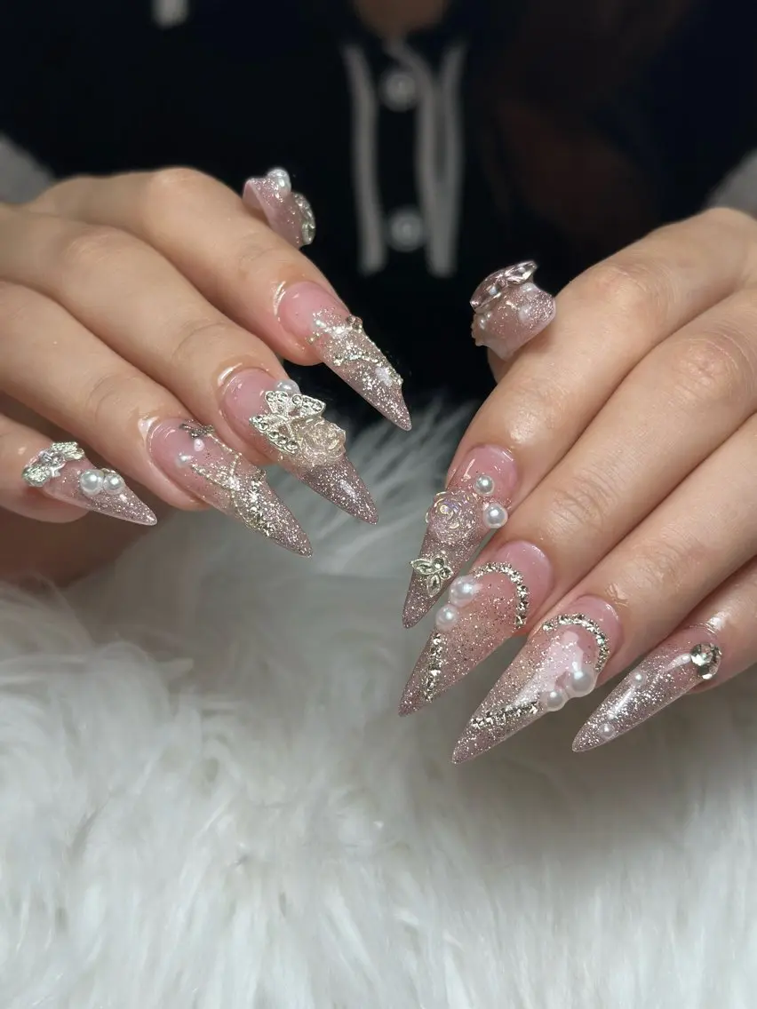 ネイル チークネイル ドット フレンチネイル グラデーション 韓国ネイル ハンドネイル Lisa Nail Salonのネイルデザイン