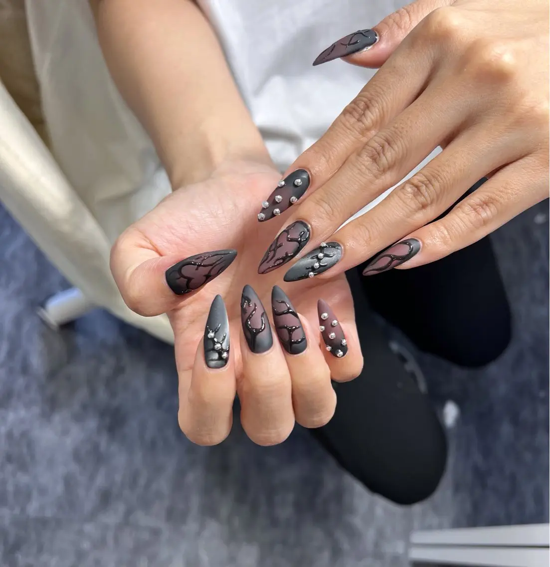 ネイル オーロラネイル ボルドー ブラウン 氷ネイル・うるうるネイル キラキラネイル ハンドネイル Sora  Nail 長さ出し専門店のネイルデザイン