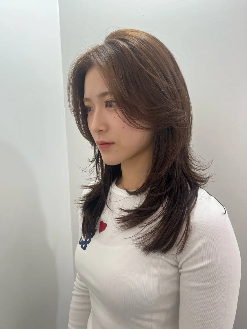 ミディアム カット ヘアカラー 💥ウルフカット デザインあんな💥のヘアスタイル
