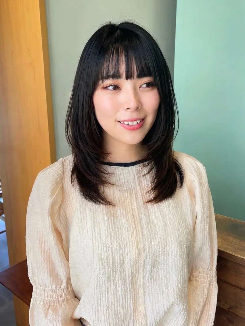 ミディアム ハッシュカット 韓国風ヘア レイヤーカット 伊東 咲織のヘアスタイル