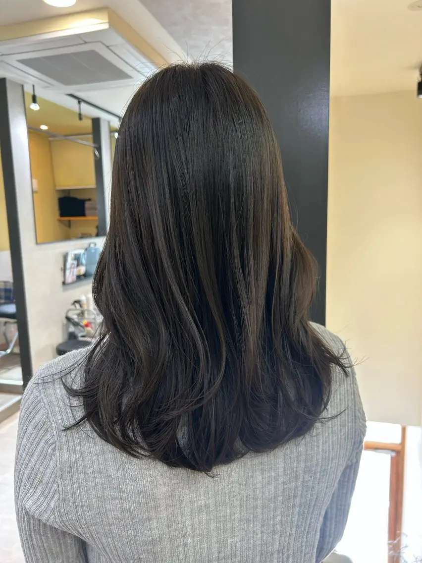 ロング カラー アッシュ アッシュグレー ブリーチ 透明感カラー ブリーチなしカラー hubhair レイヤー/透明感のヘアスタイル