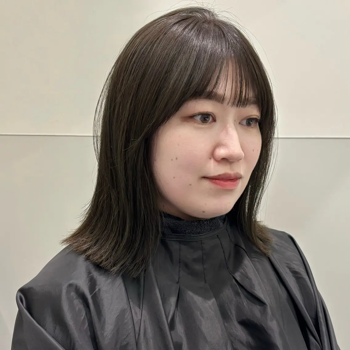 ミディアム カット ヘアカラー トリートメント 盛れる透明感カラー momokaのヘアスタイル