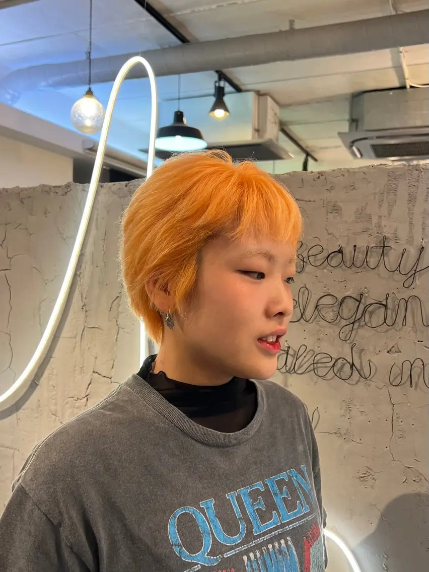 ショート カラー ブリーチ 透明感カラー オレンジ ショートヘア カット ヘアカラー トリートメント いぐちしょうた🫧 VISAGEbaskのヘアスタイル