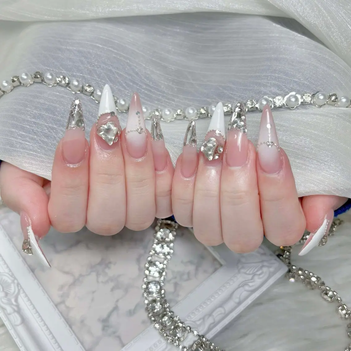 ネイル アートネイル フレンチネイル ジェルネイル ガーリー グラデーション ハンドネイル ハンドケア Nova Nailのネイルデザイン