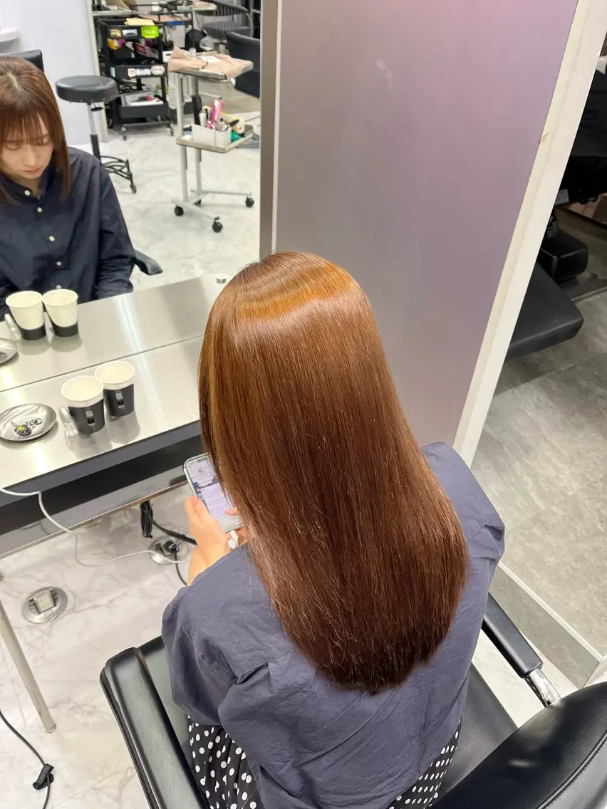 セミロング 縮毛矯正 RAF／Lino 美髪矯正／暗髪カラーのヘアスタイル