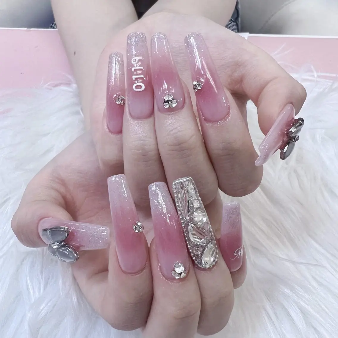 ネイル キラキラネイル マグネットネイル ミラーネイル スカルプネイル ワンホンネイル ハンドネイル princess スカルプ専門店のネイルデザイン