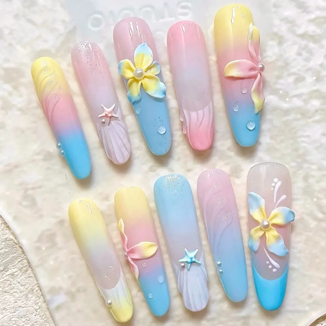 ネイル ハンドネイル フットネイル Rina Mika Nailsのネイルデザイン