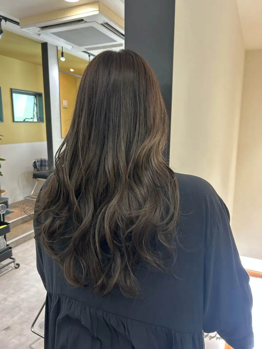 ロング カラー アッシュ 透明感カラー オリーブアッシュ hubhair レイヤー/透明感のヘアスタイル