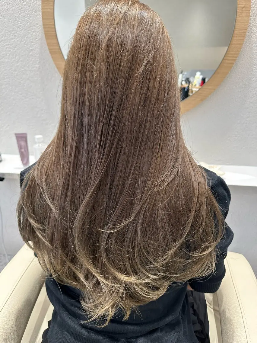 ロング 白髪ぼかしマイスター 🫧shuri🫧のヘアスタイル