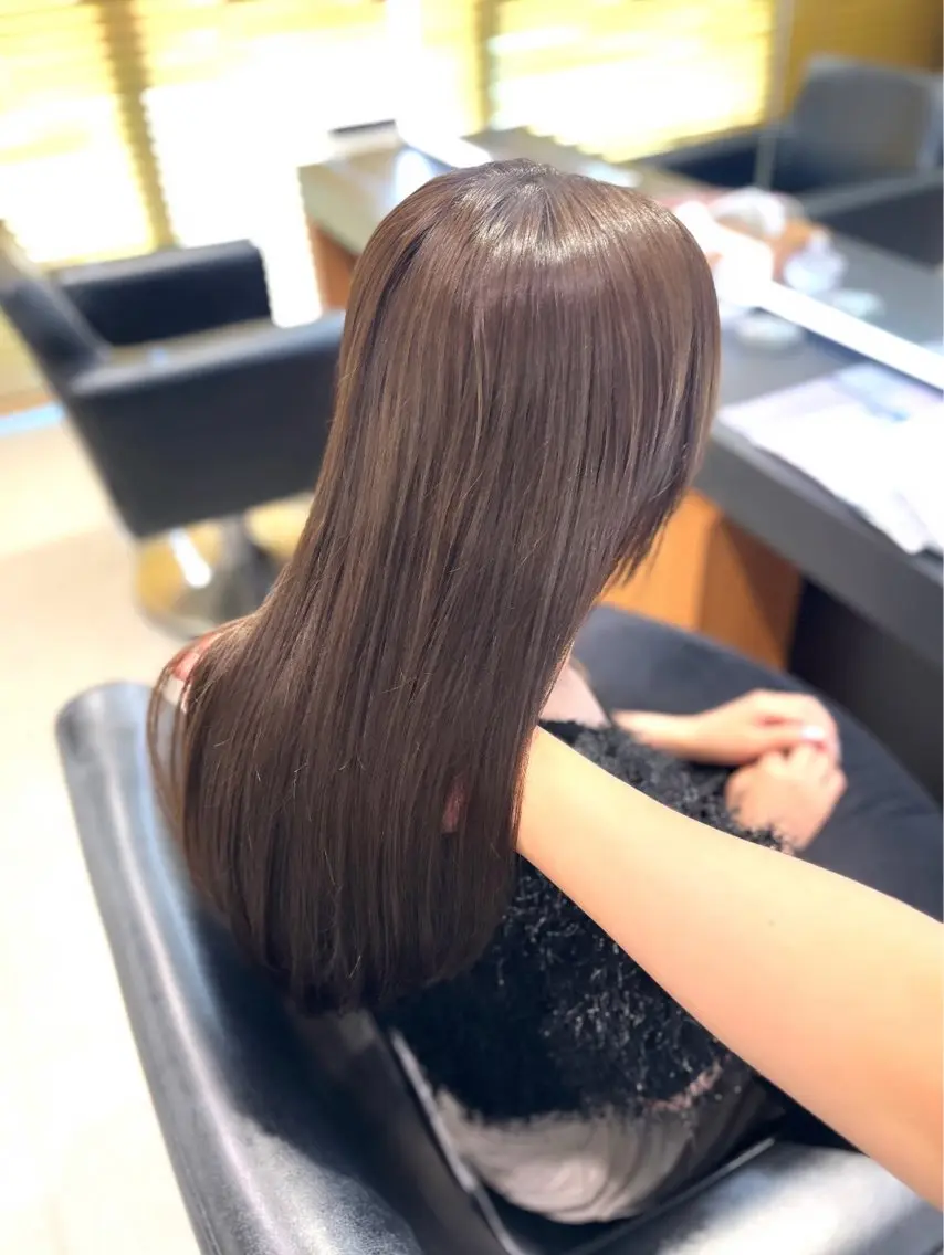 ロング ラベンダーベージュ カット ヘアカラー トリートメント 顔周りレイヤー 髪質改善 / AYUのヘアスタイル