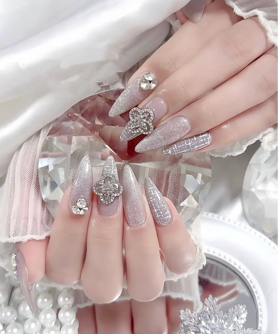 ロング 外国人風カラー 韓国風ヘア ハンドネイル E🌷nail 長さだし専門店のネイルデザイン
