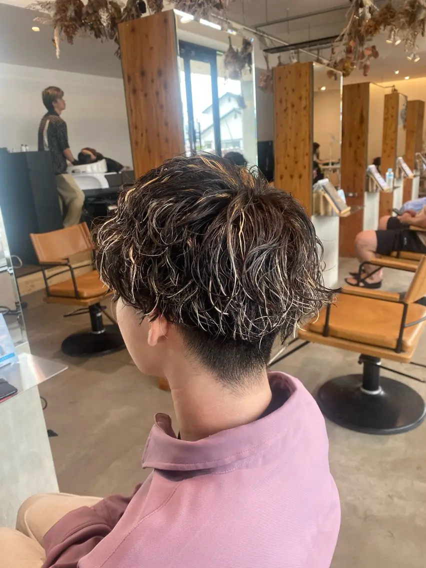 ショート ハイライト カット ヘアカラー パーマ くろだ まみのヘアスタイル