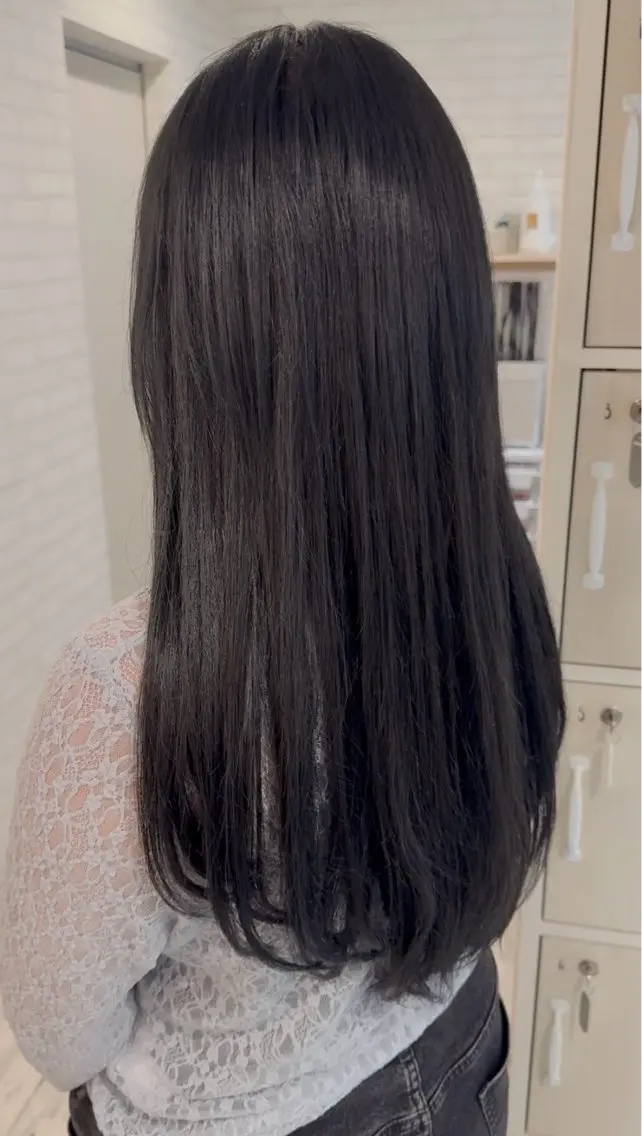 ロング カラー 黒髪 ブルーカラー ブルーブラック 透明感カラー トリートメント ヘアカラー abilita runaのヘアスタイル