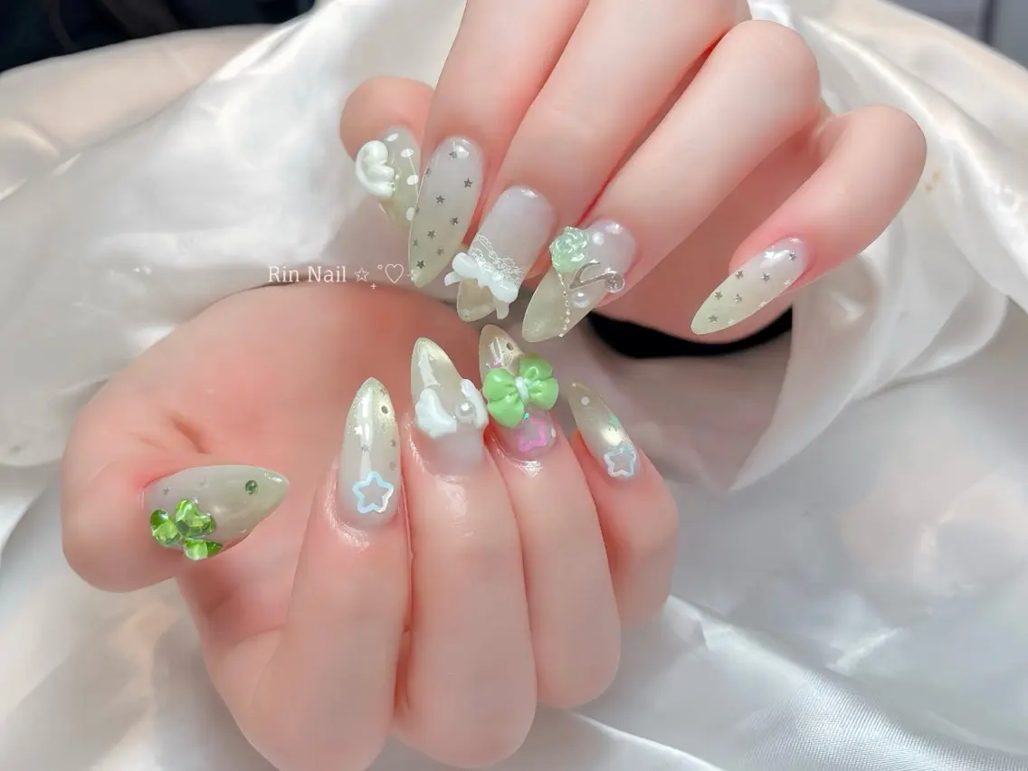 ネイル オーロラネイル チークネイル 桜ネイル クリアネイル ドット ハンドネイル Rin Nail 新大久保店のネイルデザイン
