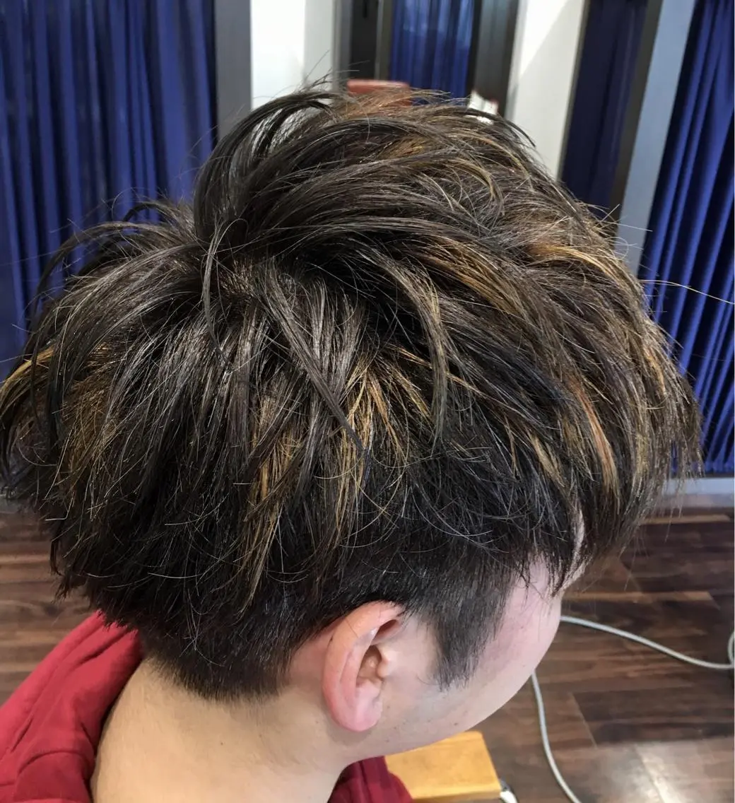 カラー メンズ メンズハイライト ブルーカラー ブルージュ ハイライトカラー 川合 勇気のヘアスタイル