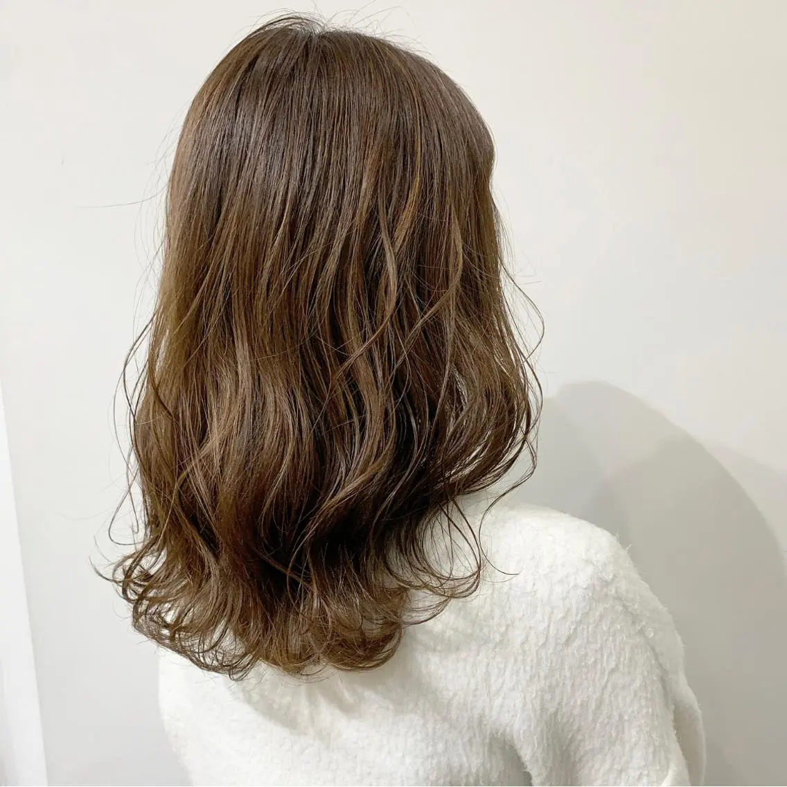 ミディアム カラー ベージュカラー いけだ ひかり ハイライトくびれヘアのヘアスタイル