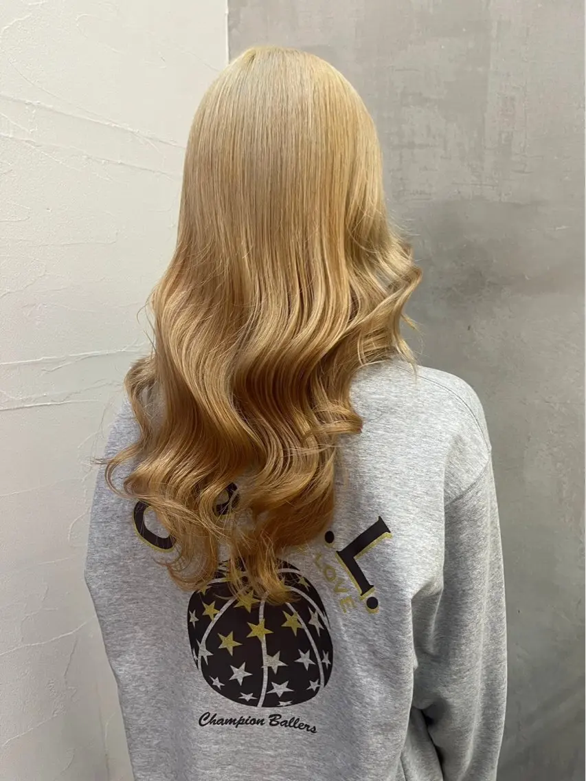 カラー バレイヤージュ ベージュカラー ブリーチ ブロンド デザインカラー Lond enikaのヘアスタイル