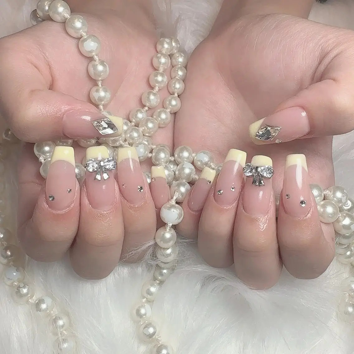 ネイル ストーンネイル EMU NAILのネイルデザイン