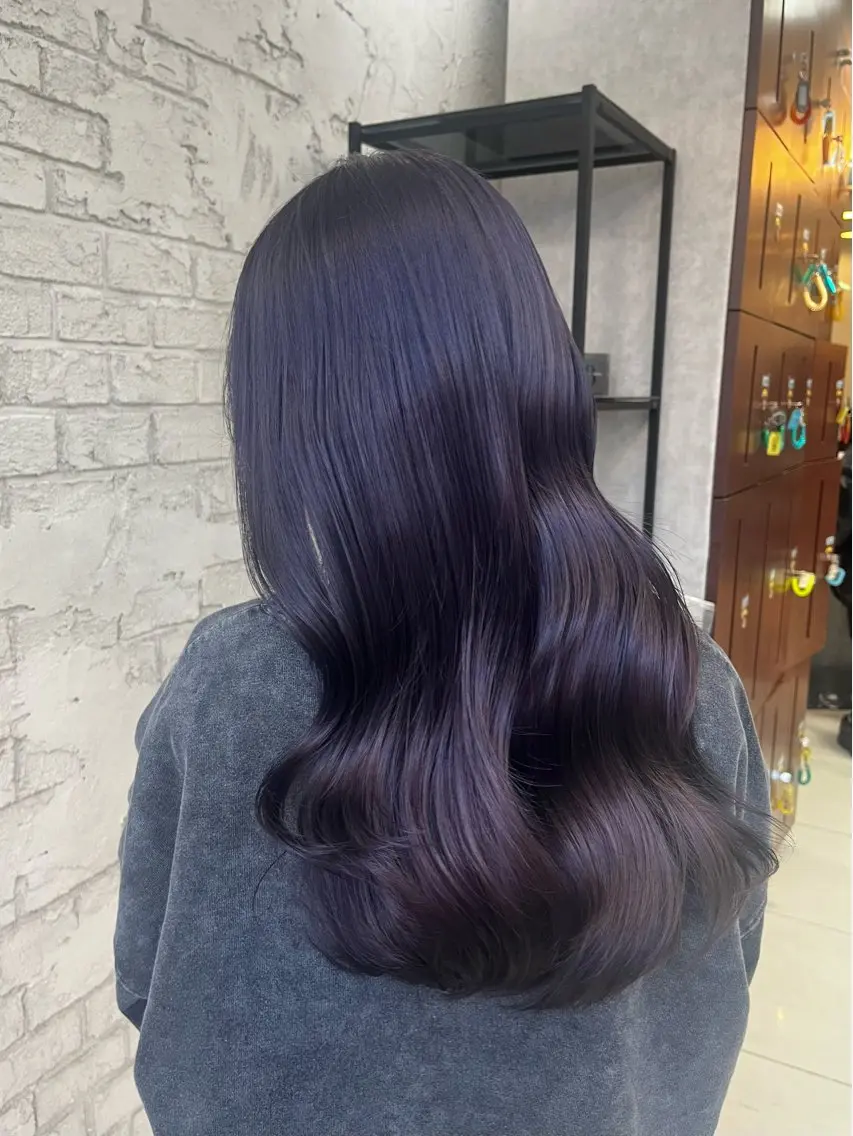 ロング パープルカラー カット ヘアカラー トリートメント 艶髪ブリーチカラー 💗manaka💗のヘアスタイル