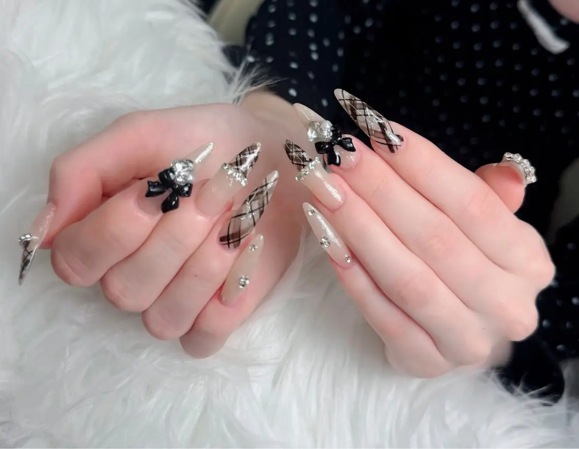 ネイル アートネイル ボルドー フレンチネイル ジェルネイル 氷ネイル・うるうるネイル ハンドネイル Julie NailSalonのネイルデザイン