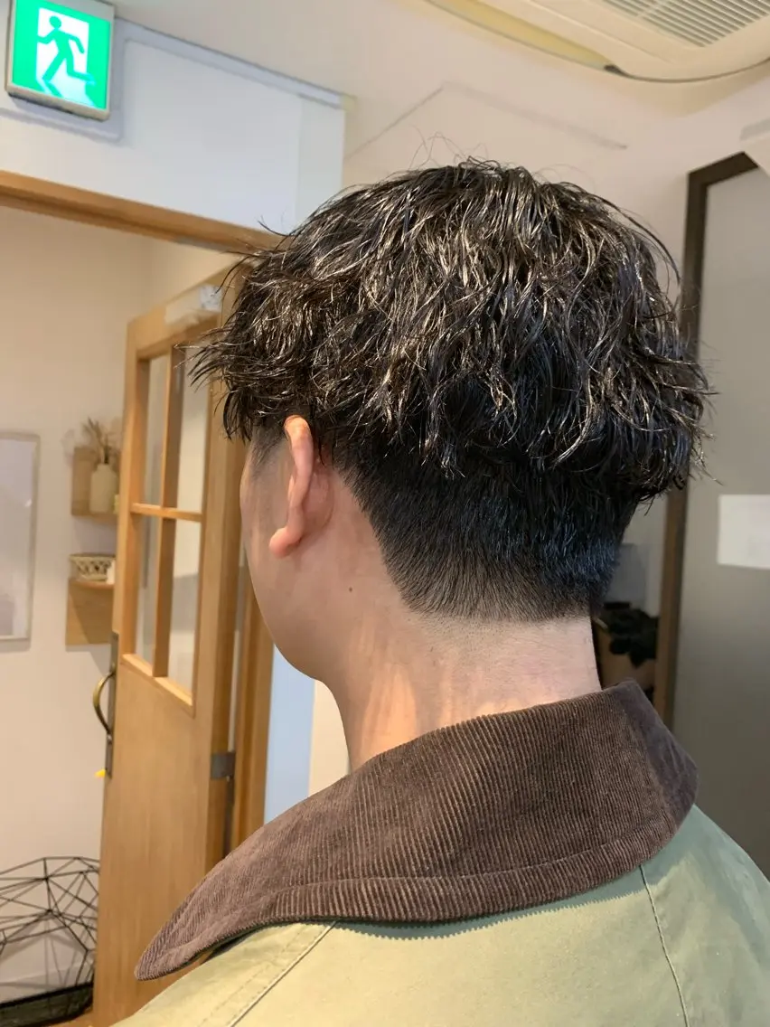 パーマ メンズ メンズパーマ ツイストスパイラルパーマ 刈り上げ スパイラルパーマ 庄司 沙羅のヘアスタイル