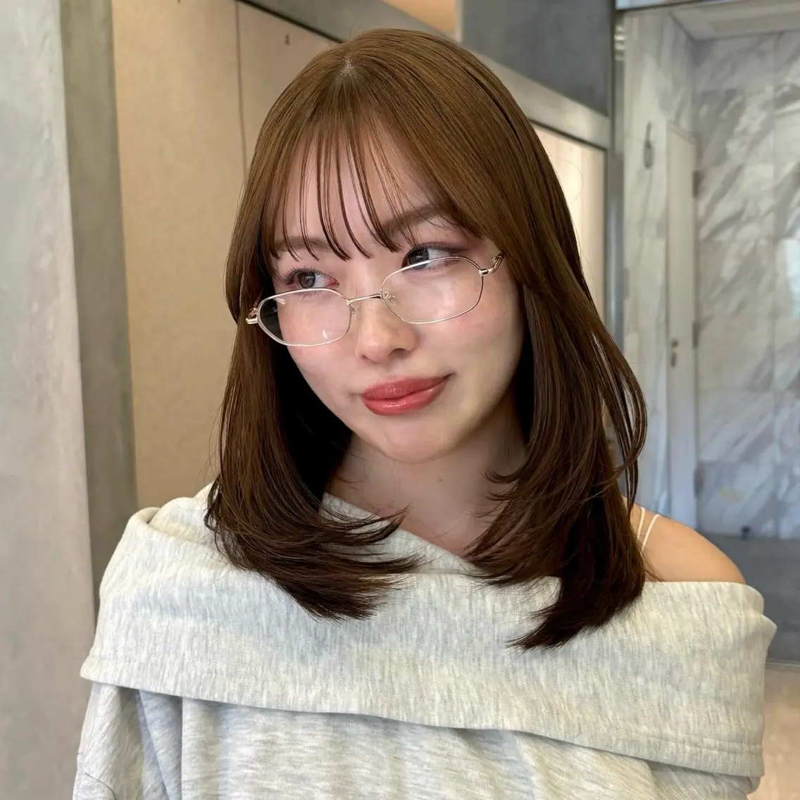 ミディアム カラー ミディアムレイヤー ベージュカラー ブラウンカラー 透明感カラー マロンブラウン カット ヘアカラー 縮毛矯正 トリートメント 顔周りレイヤーカット /髪質改善/ゆう🤍のヘアスタイル