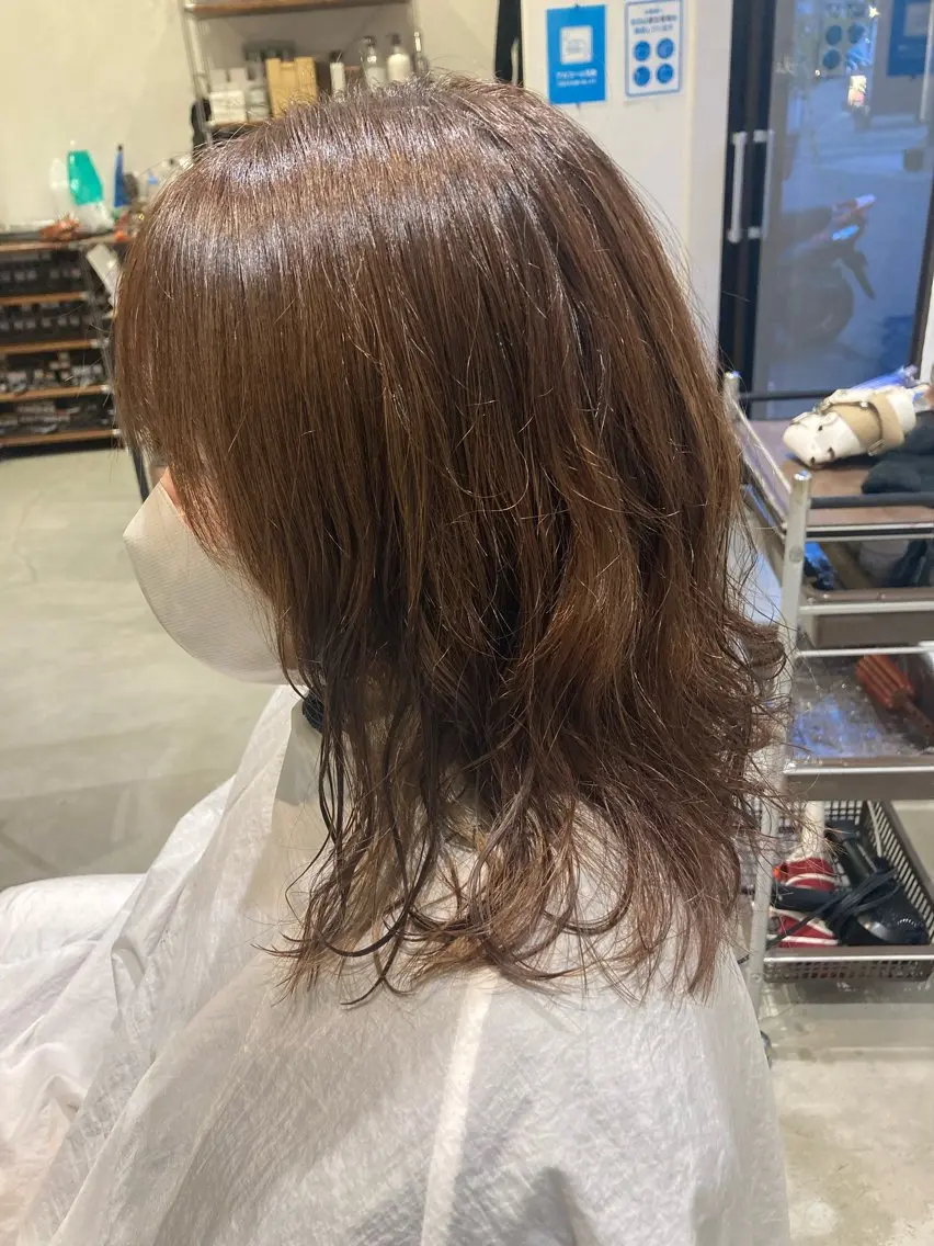 セミロング セミロングパーマ 折本 沙織のヘアスタイル
