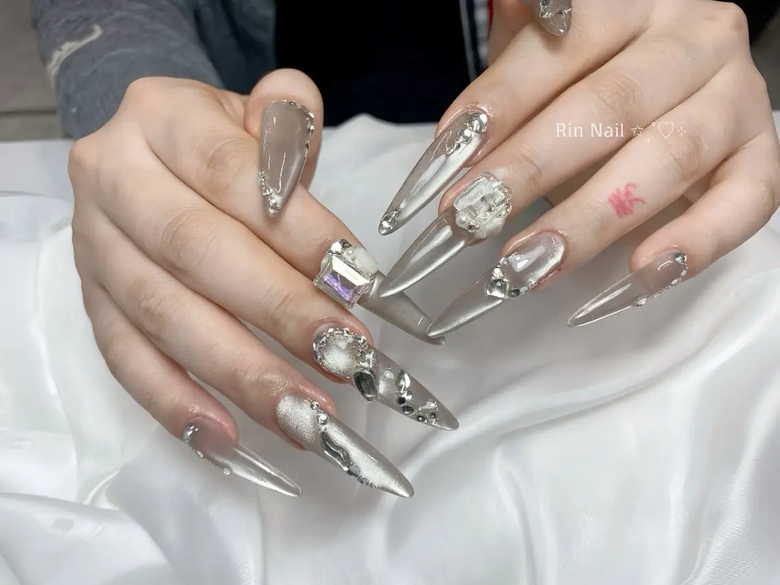 ネイル ボルドー フレンチネイル グラデーション キラキラネイル 韓国ネイル ハンドネイル Rin Nail Shinokuboのネイルデザイン
