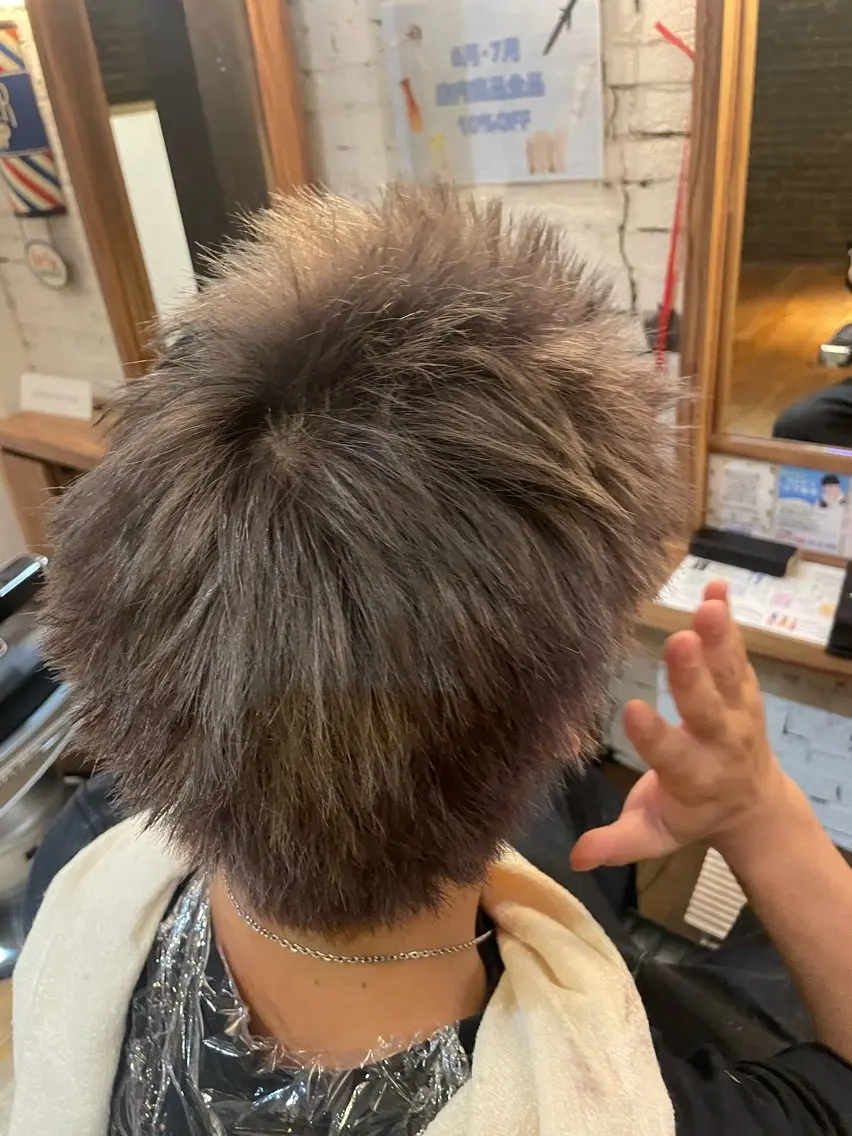 カラー ブリーチ シルバー 木藤 凛乃のヘアスタイル