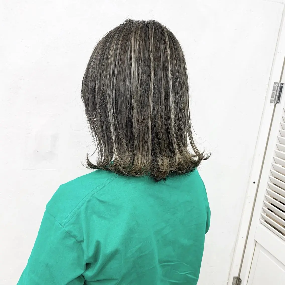 ミディアム カラー ヘアアレンジ グレージュ ハイライトカラー ハイライト TATSUYA アートディレクターのヘアスタイル