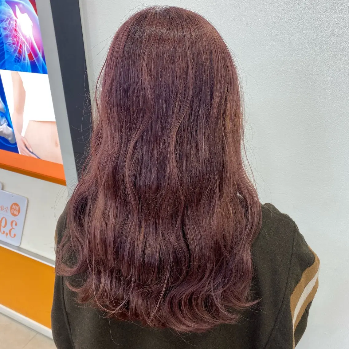 ロング カラー ヘアカラー SAKI⭐️ブリーチ ・艶カラー⭐️のヘアスタイル