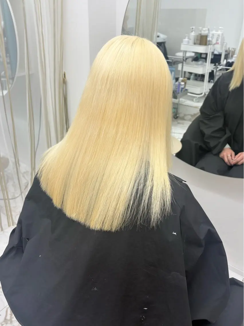 抜きっぱなしブロンド👱♀️✨(ブリーチ+トリートメント)の写真