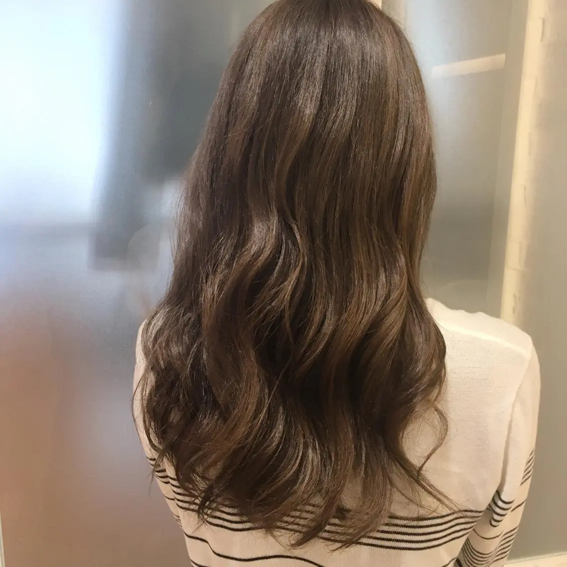 セミロング ロング カラー グレージュ 加藤 あやみのヘアスタイル