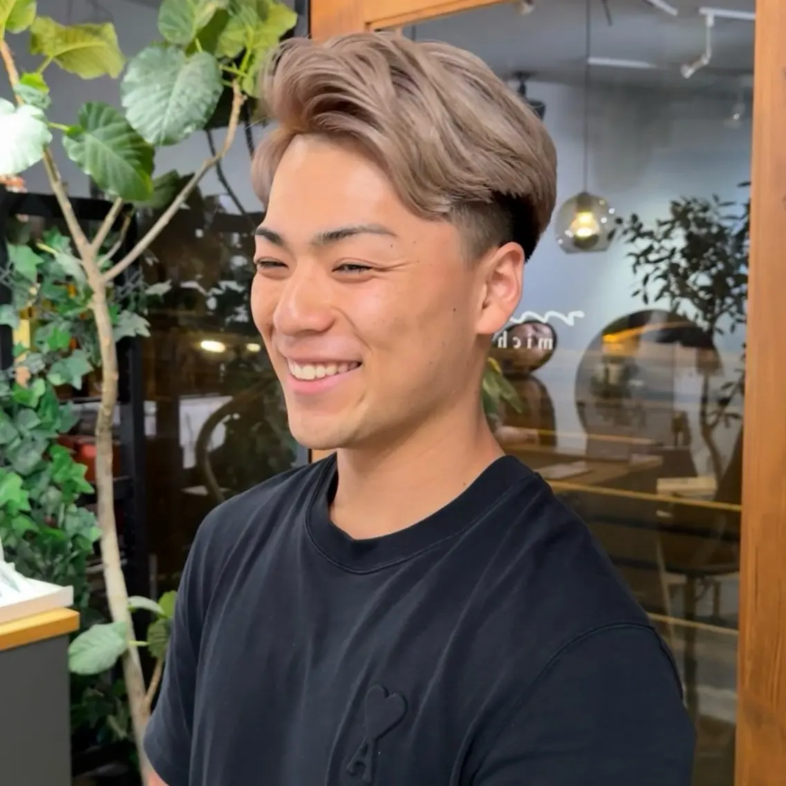 カラー メンズ メンズブリーチ メンズハイトーン ブリーチ ダブルカラー ハイトーンカラー ヘアカラー 吉田 葉音のヘアスタイル