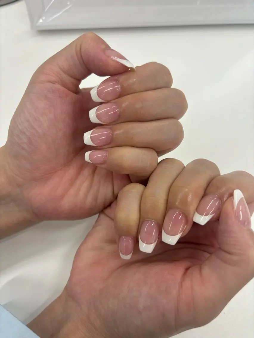 オフあり✨白フレンチネイル💅ベースカラーはクリア、白フレンチのみ・変形フレンチ不可・ストーン、ラメライン不可の写真