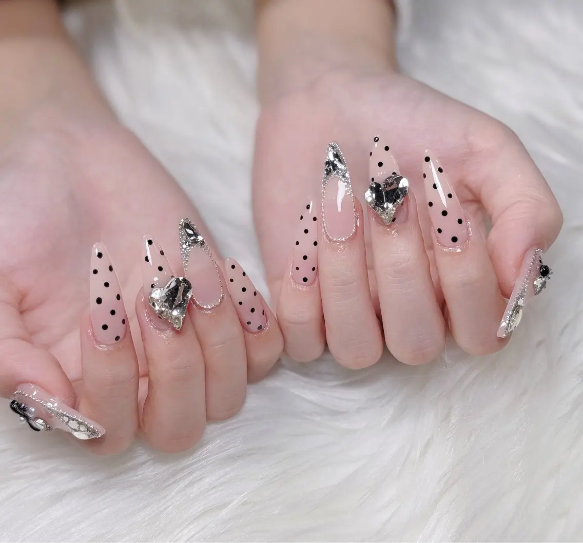 ネイル オーロラネイル チークネイル フットネイル フレンチネイル ジェルネイル ハンドネイル Nichi Nailsのネイルデザイン