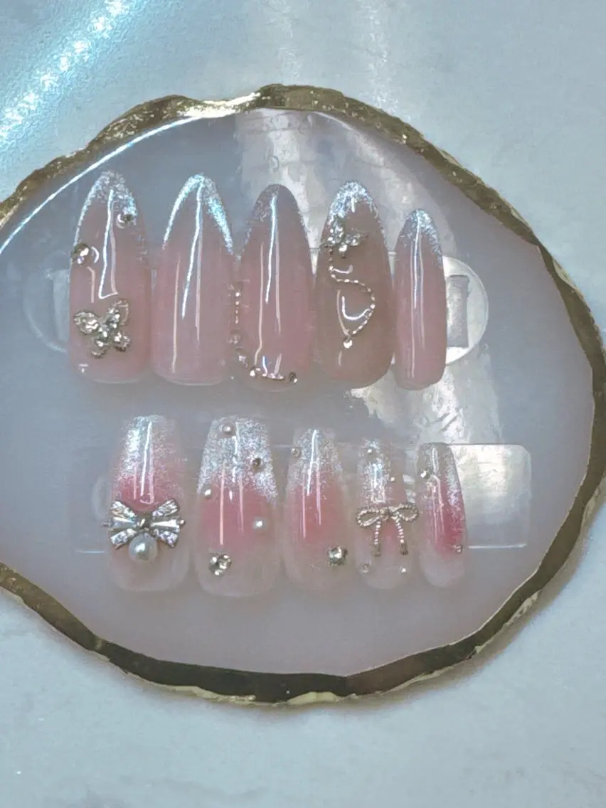 ネイル アートネイル ボルドー チークネイル ドット フットネイル Queeens nailのネイルデザイン