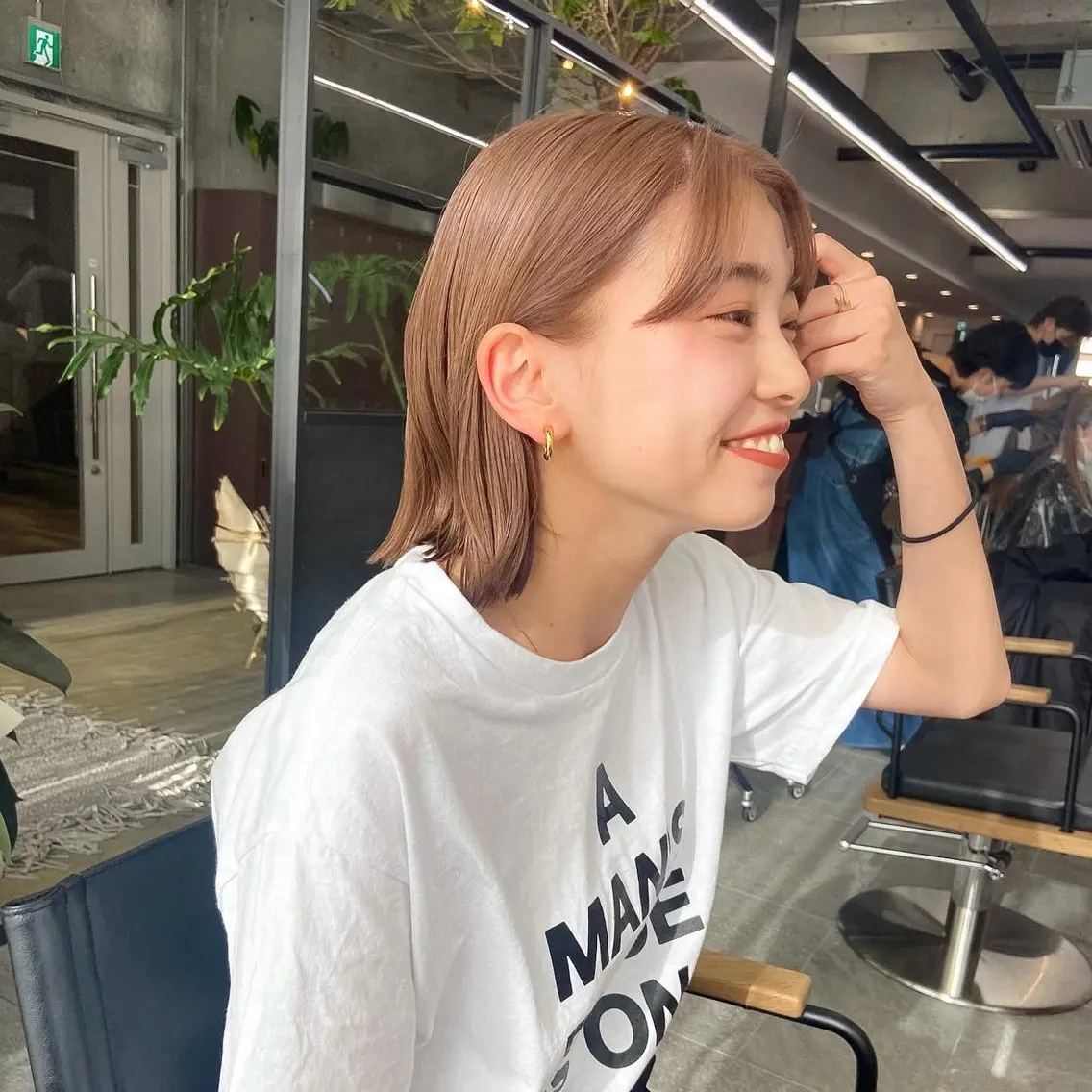 ミディアム カラー ベージュカラー ブリーチ 透明感カラー ハイトーンカラー カット ヘアカラー トリートメント 岡本康平/ケアブリ ーチ/ダブルカラーのヘアスタイル