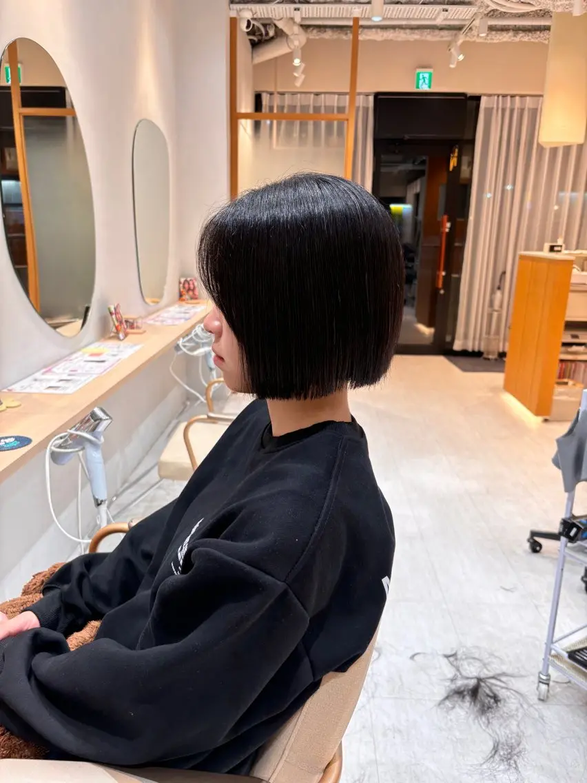 ショート 切りっぱなしボブ ボブ 小林 琉花のヘアスタイル
