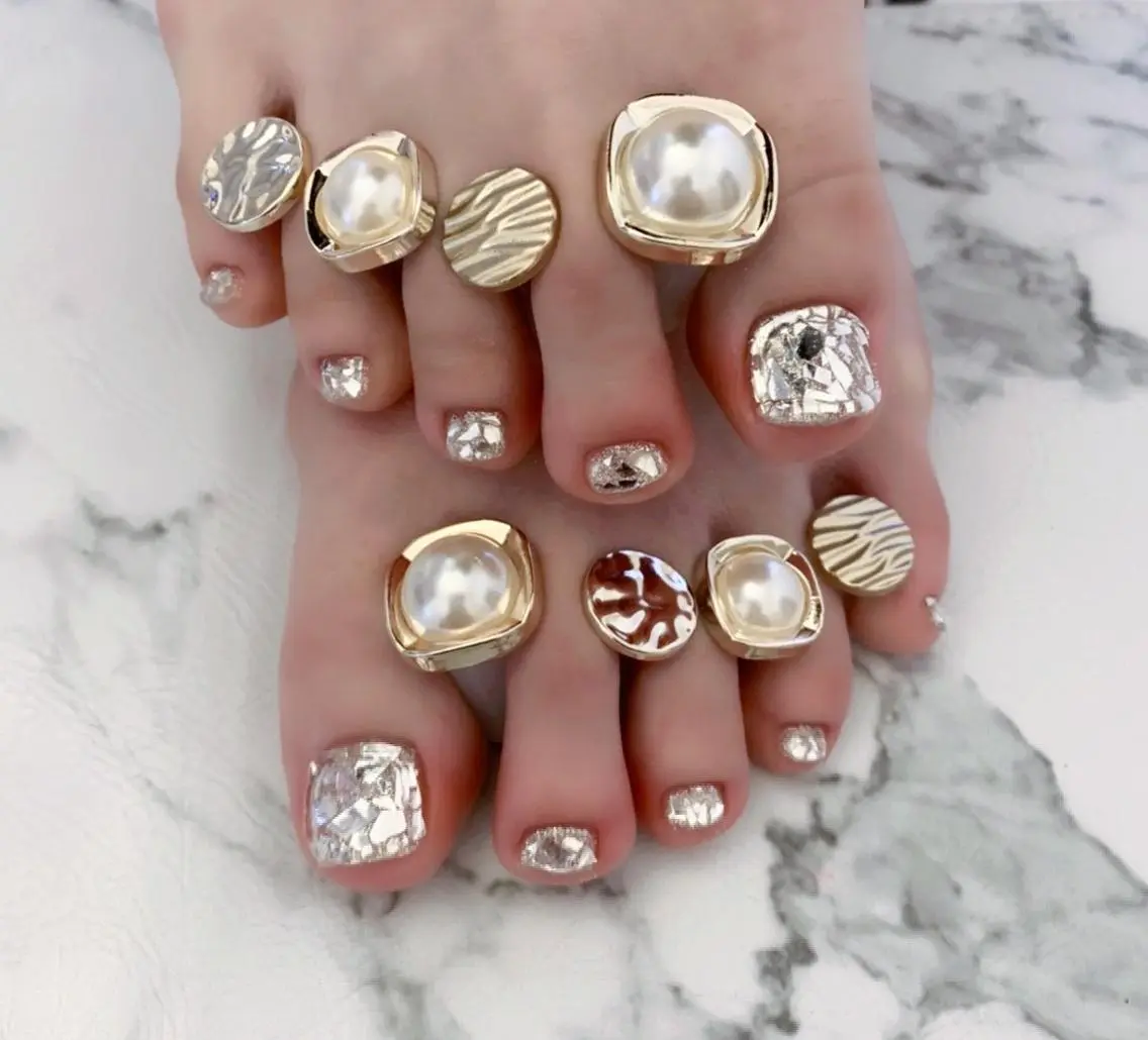 ネイル アニマル柄 アートネイル フットネイル ニュアンスネイル シルバー x.1.0.nail ♡Cのネイルデザイン